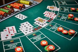 Starburst wild re-spin feature showing expanding star symbol and re-spinning reels on macau prize